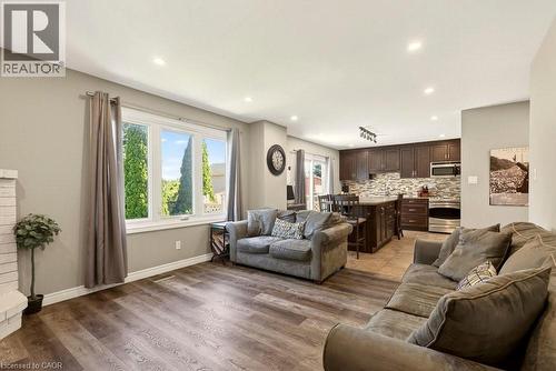 72 Gurnett Drive, Hamilton, ON - Indoor Photo Showing Living Room