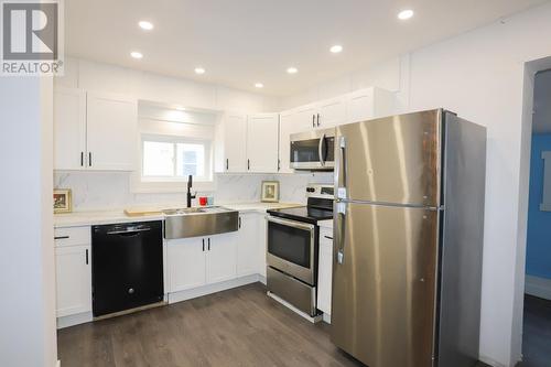404 John St, Sault Ste. Marie, ON - Indoor Photo Showing Kitchen With Upgraded Kitchen