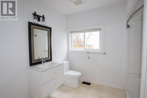 404 John St, Sault Ste. Marie, ON - Indoor Photo Showing Bathroom