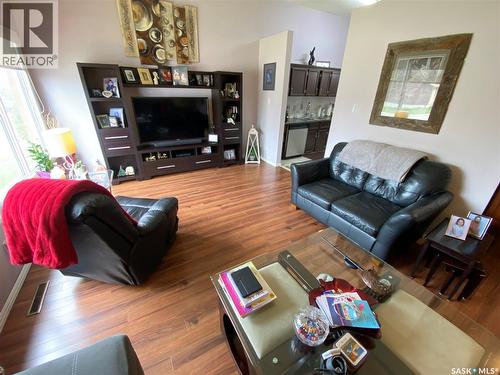 2 544 Circlebrooke Drive, Yorkton, SK - Indoor Photo Showing Living Room