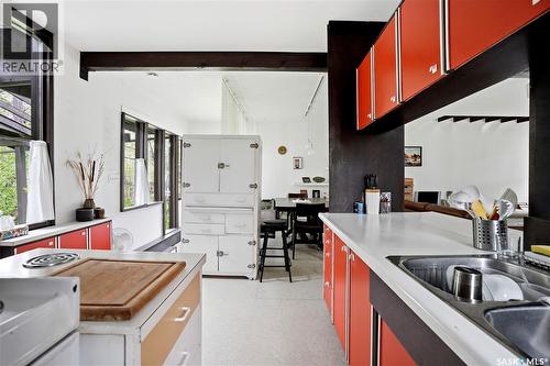 160 Leopold Crescent, Regina, SK - Indoor Photo Showing Kitchen