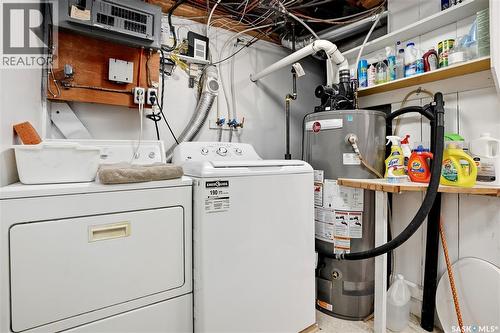 160 Leopold Crescent, Regina, SK - Indoor Photo Showing Laundry Room