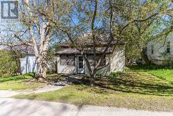 18 SUSAN STREET W Huntsville (Chaffey), ON P1H 1X4