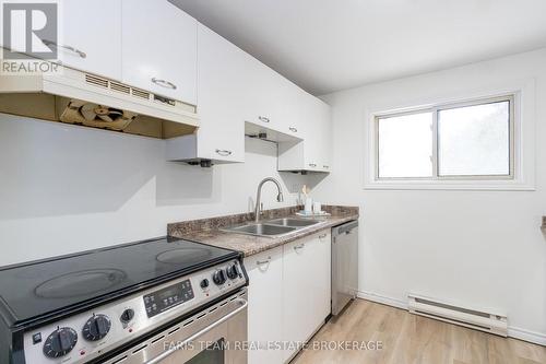 6 Pheasant Trail, Barrie, ON - Indoor Photo Showing Kitchen With Double Sink