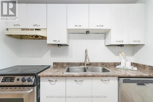 6 Pheasant Trail, Barrie, ON - Indoor Photo Showing Kitchen With Double Sink
