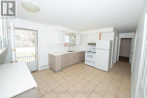 536 Glen Forrest Boulevard, Waterloo, ON - Indoor Photo Showing Kitchen