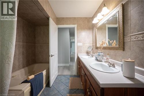 1613 Haldibrook Road, Haldimand County, ON - Indoor Photo Showing Bathroom