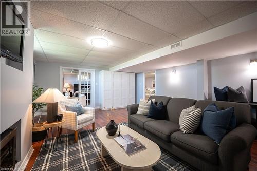 1613 Haldibrook Road, Haldimand County, ON - Indoor Photo Showing Living Room