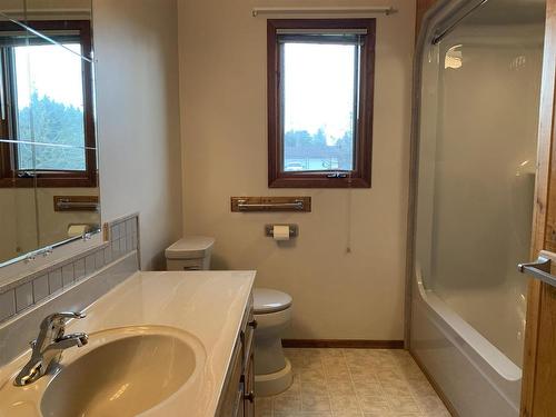 3165-20Th Side Road, Thunder Bay, ON - Indoor Photo Showing Bathroom