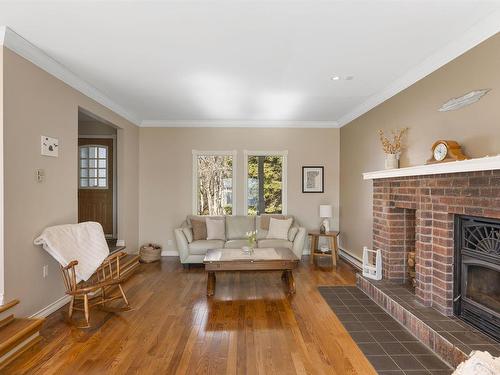 26 Margaret St S, Neebing, ON 