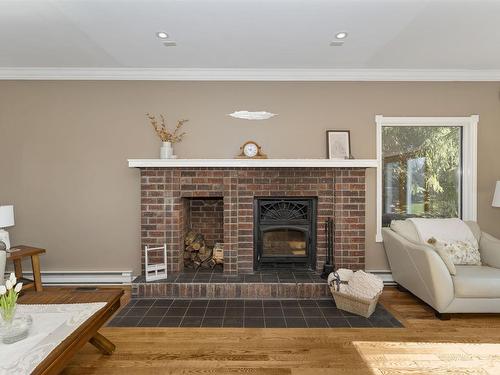 26 Margaret St S, Neebing, ON 
