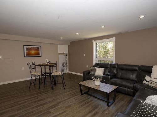 26 Margaret St S, Neebing, ON 