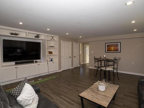 26 Margaret St S, Neebing, ON 