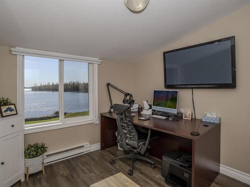 26 Margaret St S, Neebing, ON 