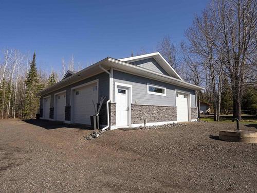 26 Margaret St S, Neebing, ON 