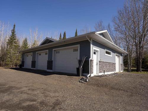 26 Margaret St S, Neebing, ON 