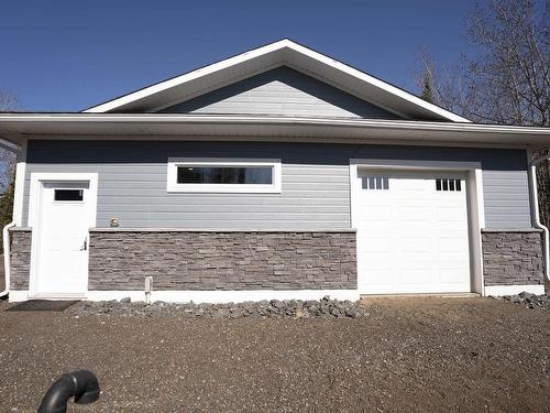 26 Margaret St S, Neebing, ON 