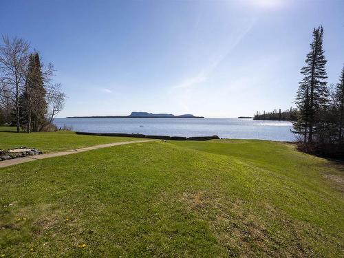 26 Margaret St S, Neebing, ON 