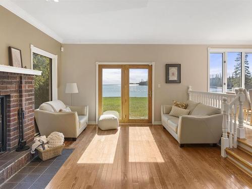 26 Margaret St S, Neebing, ON 