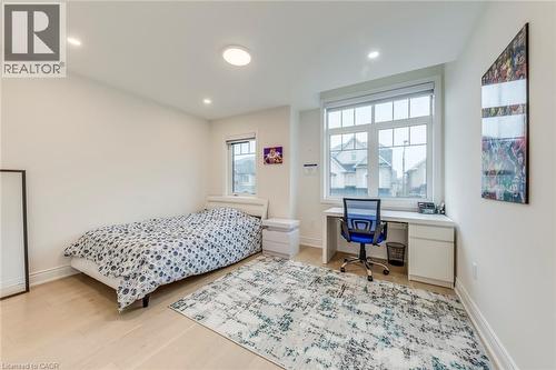 Bright room featuring light wood-finish flooring, white baseboards, and neutral wall paint - 3937 Leonardo Street, Burlington, ON - Indoor Photo Showing Bedroom