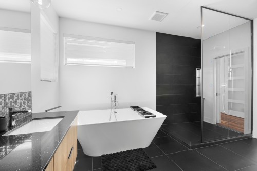 Bathroom - 760 Rue Pellerin, Laval (Auteuil), QC - Indoor Photo Showing Bathroom