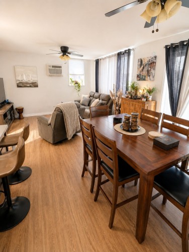 Living Room - 100 Rue De La Maçonnerie, Châteauguay, QC - Indoor Photo Showing Dining Room