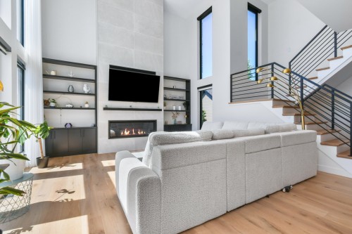 Salon - 726 Rue John-Murphy, Saint-Lin/Laurentides, QC - Indoor Photo Showing Living Room With Fireplace