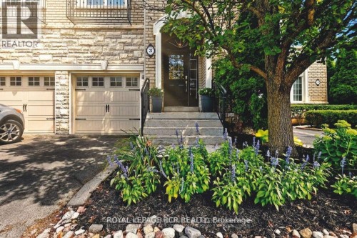 18-3 Senator Court, Aurora, ON - Outdoor