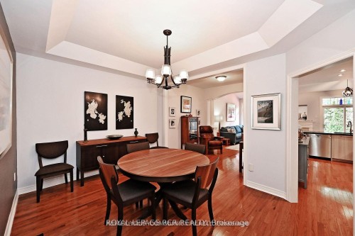 18-3 Senator Court, Aurora, ON - Indoor Photo Showing Dining Room