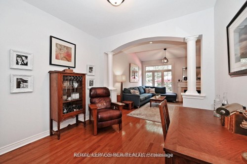 18-3 Senator Court, Aurora, ON - Indoor Photo Showing Living Room With Fireplace