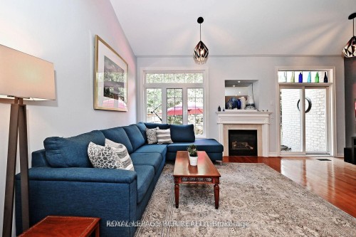 18-3 Senator Court, Aurora, ON - Indoor Photo Showing Living Room With Fireplace