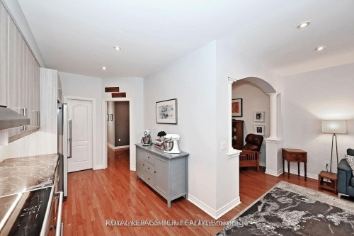 18-3 Senator Court, Aurora, ON - Indoor