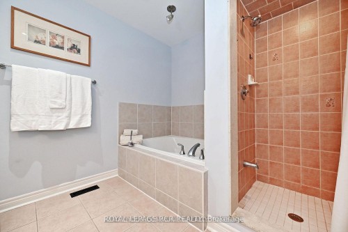 18-3 Senator Court, Aurora, ON - Indoor Photo Showing Other Room
