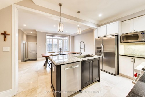 259 Barons Street, Vaughan, ON - Indoor Photo Showing Kitchen With Upgraded Kitchen
