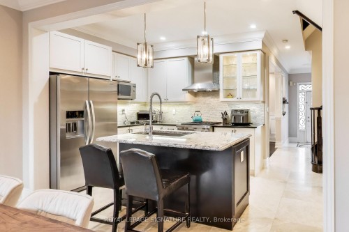 259 Barons Street, Vaughan, ON - Indoor Photo Showing Kitchen With Upgraded Kitchen