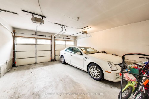 259 Barons Street, Vaughan, ON - Indoor Photo Showing Garage