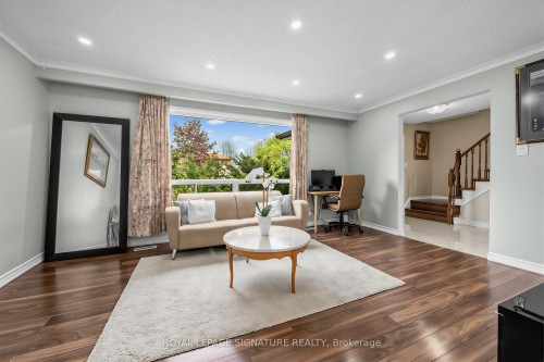 7258 Vernor Drive, Mississauga, ON - Indoor Photo Showing Living Room