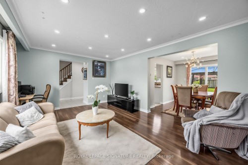 7258 Vernor Drive, Mississauga, ON - Indoor Photo Showing Living Room