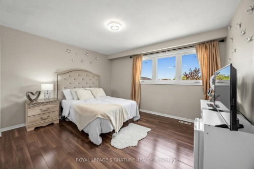7258 Vernor Drive, Mississauga, ON - Indoor Photo Showing Bedroom