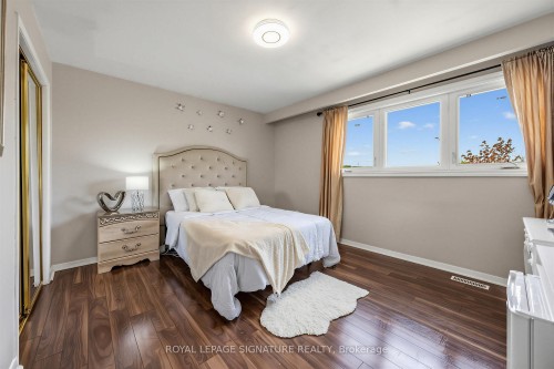 7258 Vernor Drive, Mississauga, ON - Indoor Photo Showing Bedroom