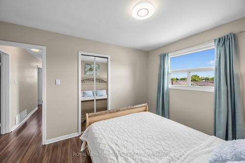 7258 Vernor Drive, Mississauga, ON - Indoor Photo Showing Bedroom