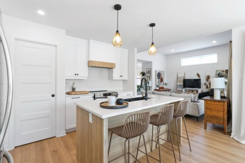 Cuisine - 223 Rue De La Barrière, Salaberry-De-Valleyfield, QC - Indoor Photo Showing Kitchen With Upgraded Kitchen