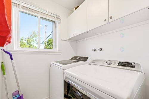 Salle d'eau - 3239 Rue Miquelon, Brossard, QC - Indoor Photo Showing Laundry Room