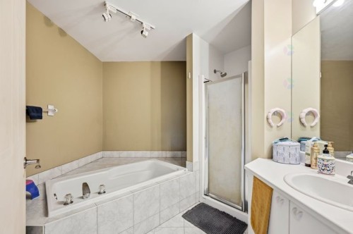 Salle de bains - 3239 Rue Miquelon, Brossard, QC - Indoor Photo Showing Bathroom