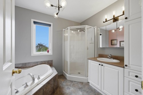 Bathroom - 825 Carré Jean-Pierre-Beaudry, Acton Vale, QC - Indoor Photo Showing Bathroom