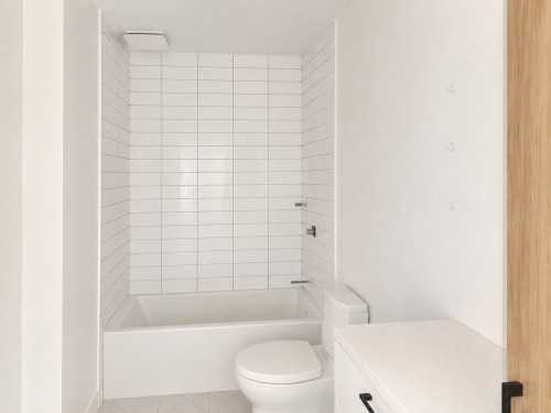 Bathroom - 8555 Rue Brown, Montréal (Lasalle), QC - Indoor Photo Showing Bathroom