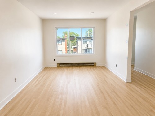 Living Room - 8555 Rue Brown, Montréal (Lasalle), QC - Indoor Photo Showing Other Room