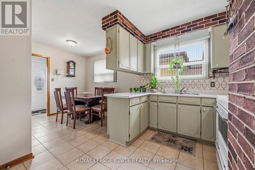 3746 Teeswater Road, Mississauga, ON - Indoor Photo Showing Kitchen With Double Sink
