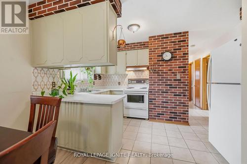 3746 Teeswater Road, Mississauga, ON - Indoor Photo Showing Kitchen With Double Sink