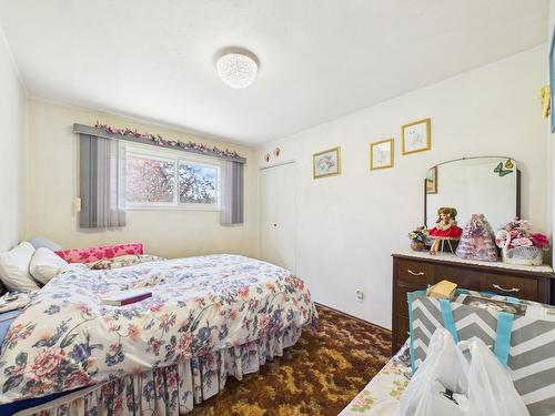 8489 Hwy 95A, Kimberley, BC - Indoor Photo Showing Bedroom